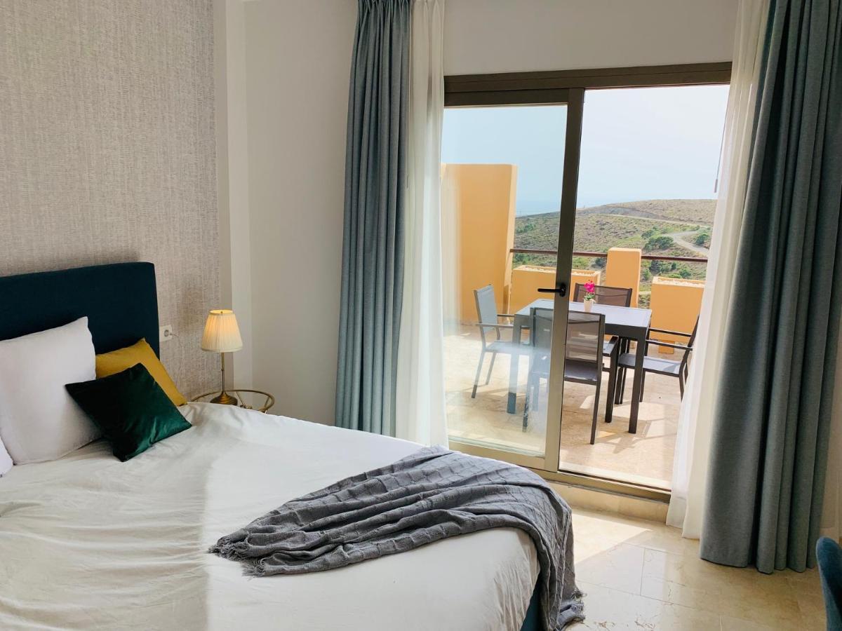 エステポナQuartiers Marbella Penthouse In Hacienda Cifuentes Benahavisアパートメント エクステリア 写真