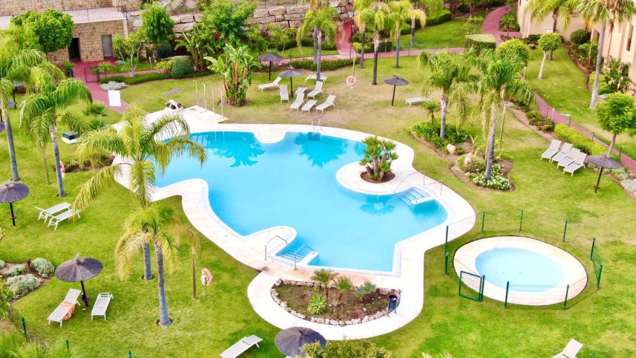 エステポナQuartiers Marbella Penthouse In Hacienda Cifuentes Benahavisアパートメント エクステリア 写真